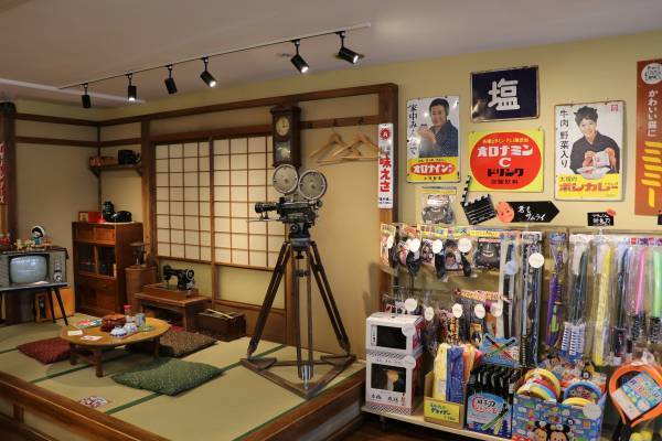 「映画と暮らすまち、太秦」　　嵐電　帷子ノ辻駅　地階スペースを改装