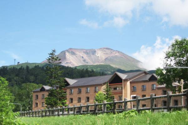 大雪山の大自然に抱かれ“住むように泊まる”「ホテルベアモンテ」　旭岳山開きに合わせて2022年6月20日(月)リニューアルオープン　［2月21日ご予約開始］