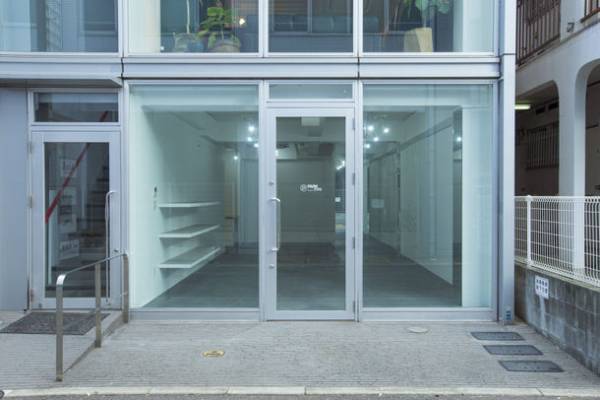 ギャラリースペース『PARK STUDIO』が2周年を記念し各所で話題のアートユニット「UND」描き下ろしによるアートワークを使用した周年限定アイテムをローンチ！