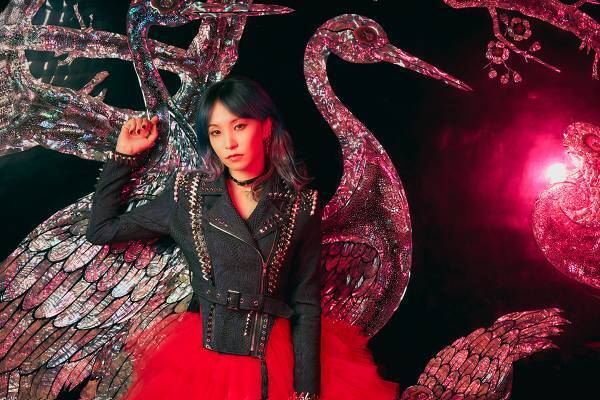 LiSAのインタビューと連載を1冊にまとめた「10th Anniversary Complete Book LiS"A"ni!（リサアニ！）」の発売日が3月30日に決定！　本日より予約開始！