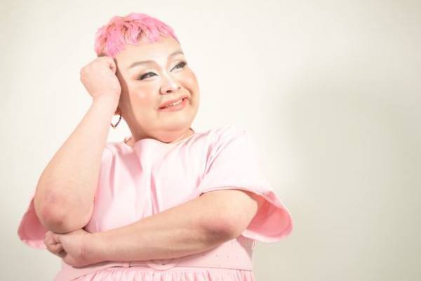 新宿二丁目のオネエ占い師による大注目の「むらっち占い」　大きな愛とちょっぴり毒を織り交ぜた新しい占いの本刊行～「生年月日」×「インドの神様カード」でズバリと占う～