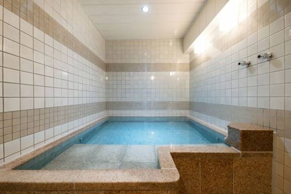 京家、既存の貸切家族風呂を約4倍に拡張しトロン温泉を導入！お子様と安心して入浴しやすい温泉へリニューアル