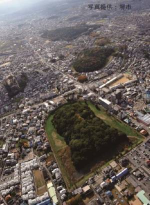 近畿文化会では、今年も有名な文化財を訪ねて著名な講師による講演と現地見学を行う「入門臨地講座」を開催します。