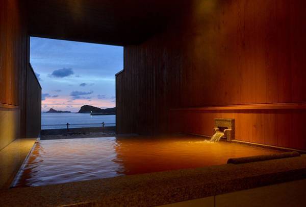 幻の赤ウニ尽くし会席 3月1日販売開始　壱岐の高級宿　壱岐リトリート 海里村上の夏限定プラン