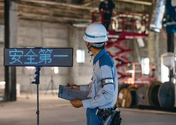 スマホでメッセージを変更でき大型ながら軽量の「フルカラーLEDディスプレイ」展示会でお披露目決定！