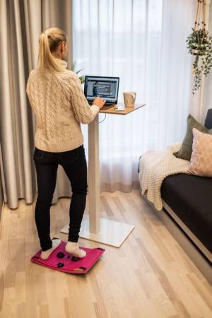 リモートワーク・新生活応援キャンペーンに向けて下肢活性化ボード[GYMBA]の販促強化を実施　～スタンディングデスク購入後、そのあとに！～