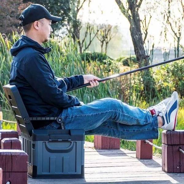 テントを張る前にひと休み「イス機能付きツールボックス」3月10日までクラウドファンディングを開催中