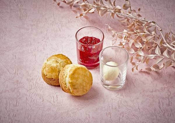 ザ・リッツ・カールトン大阪と日比谷花壇がコラボレーションFLOWER CREATION ROOMフラワーデザイナーが特別にフラワーボックスをデザイン「フラワーアフタヌーンティーby日比谷花壇」が3月17日（木）から提供されます