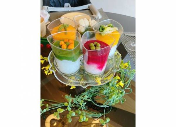 離乳食、介護食のアステピアが販売するベビーフード「ピアーチェシリーズ」×「マタニティマーク」のタイアップ広告が東京都・大阪府の車両に1年間登場