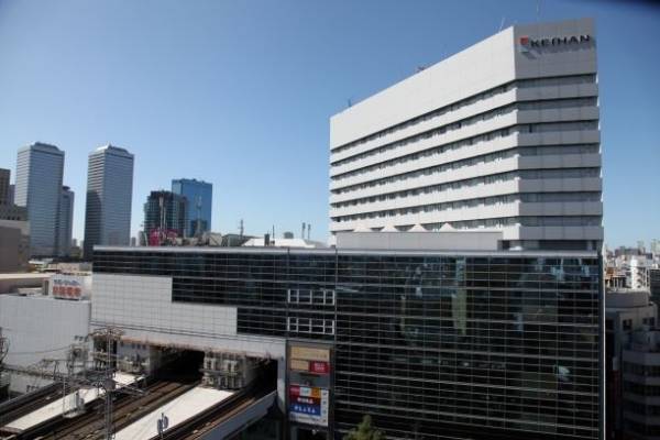 ホテル京阪 京橋 グランデ「海洋堂」とコラボレーションしたストロベリーバイキング“アリスのストロベリーティーパーティ”を開催