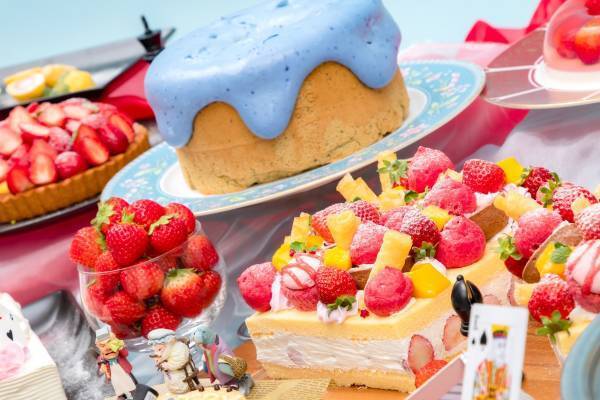 ホテル京阪 京橋 グランデ「海洋堂」とコラボレーションしたストロベリーバイキング“アリスのストロベリーティーパーティ”を開催