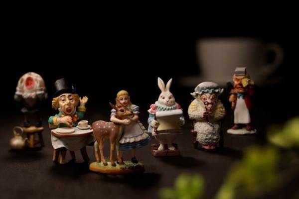 ホテル京阪 京橋 グランデ「海洋堂」とコラボレーションしたストロベリーバイキング“アリスのストロベリーティーパーティ”を開催