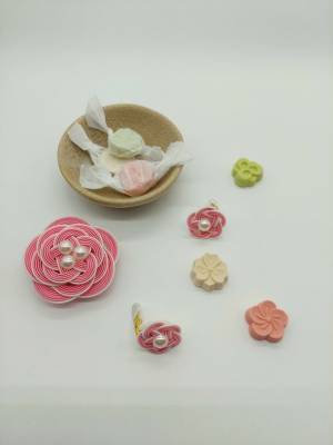 固く結ばれてほどけない！運命を向上させる日本の伝統工芸『水引』を梅結びにしたパワーアクセサリー　ブローチとイアリングのセットで発売