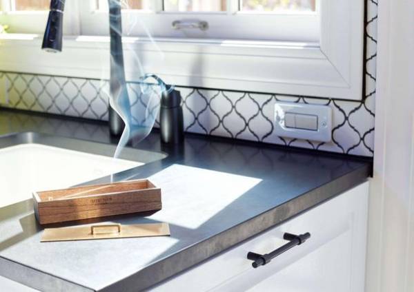 日本の職人たちと共に「本当にいいもの」を手掛ける「TAKUMI TOKYO」　好評販売中のお香立て『凛』を、気軽に持ち運べる専用BAGの商品化決定