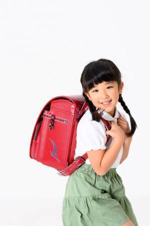 虹色で輝く恐竜ランドセルが特徴のジェンダーレスな恐竜ランドセルを2022年4月1日発売開始！