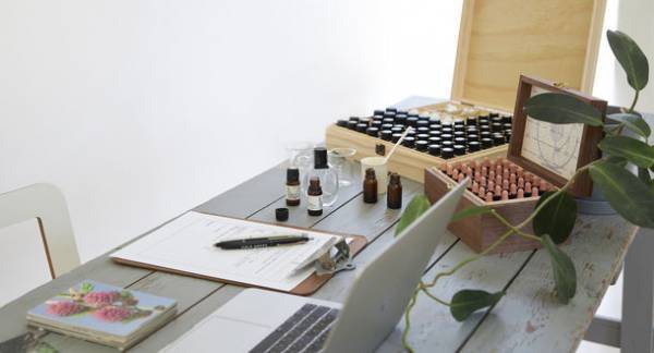 アロマで楽しく、健康であり続けるための新サービス「オーダーメイド型、香りの定期便」4月1日提供開始