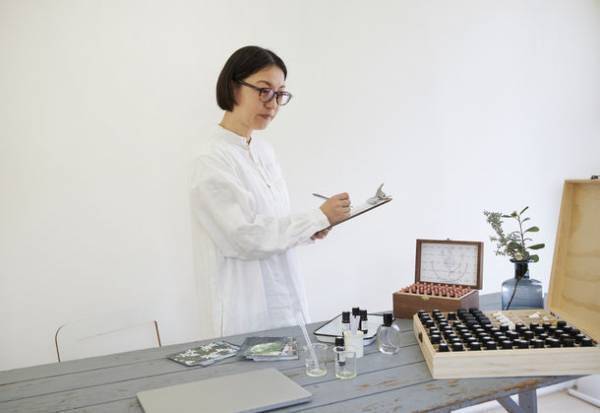 アロマで楽しく、健康であり続けるための新サービス「オーダーメイド型、香りの定期便」4月1日提供開始