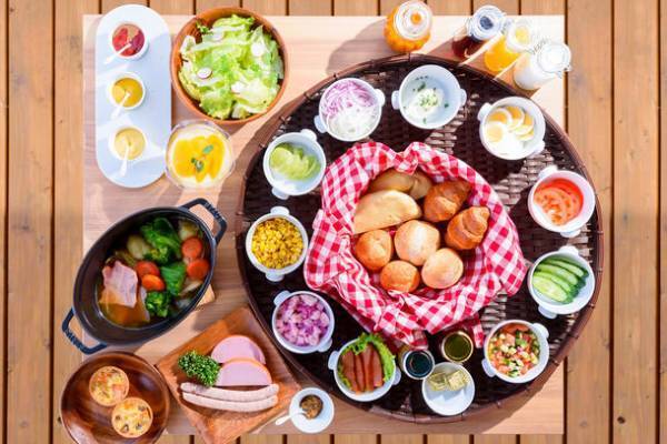 ゴルフコースの横で豪華グランピング！季節のフレンチを堪能する1日2組限定の宿泊プラン販売開始　～新しいスタイルのゴルフリゾート、室蘭グランピング～