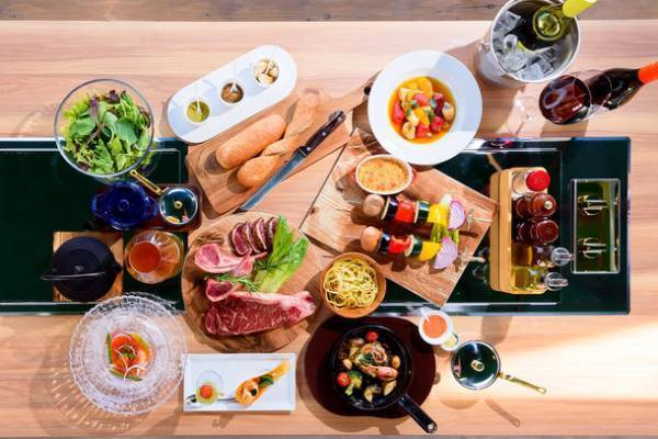 ゴルフコースの横で豪華グランピング！季節のフレンチを堪能する1日2組限定の宿泊プラン販売開始　～新しいスタイルのゴルフリゾート、室蘭グランピング～