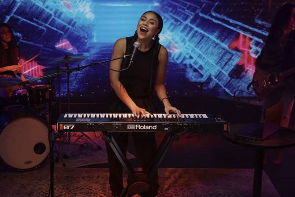 ローランド最高峰シンセのクオリティを軽量ボディに凝縮したシンセサイザーを発売