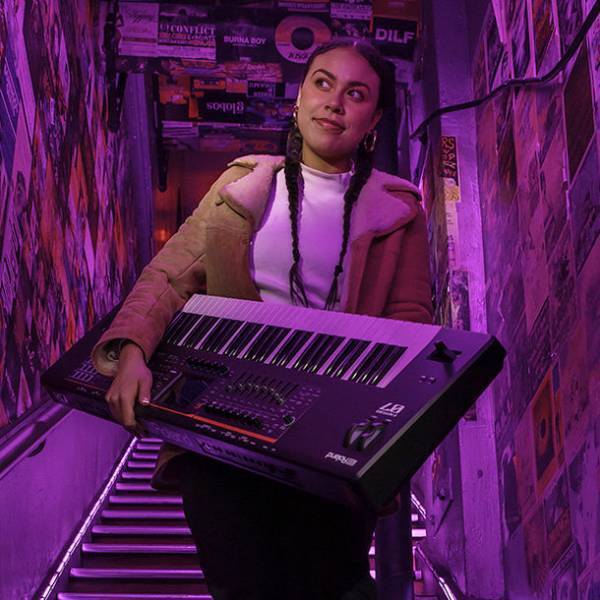 ローランド最高峰シンセのクオリティを軽量ボディに凝縮したシンセサイザーを発売