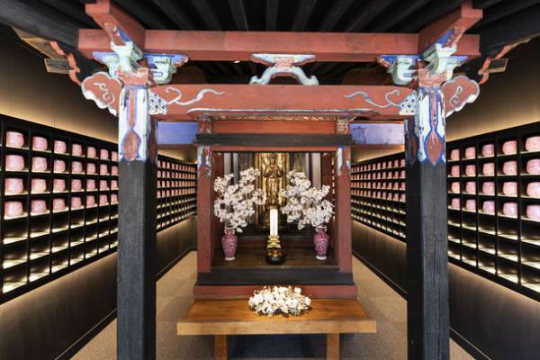 青森県弘前市の専求院が、観音さまに見守られた室内納骨堂「サクラ」を3月14日より募集開始　季節問わずにお参りが可能に