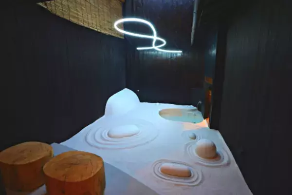 コンセプトは浸れる枯山水！京都「季楽 京都 姉小路」が体験型アート付きの宿にリニューアル