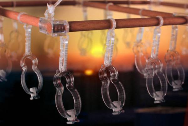 柿渋で仕上げた洗濯クリップハンガー　2022年4月1日(金)より販売開始