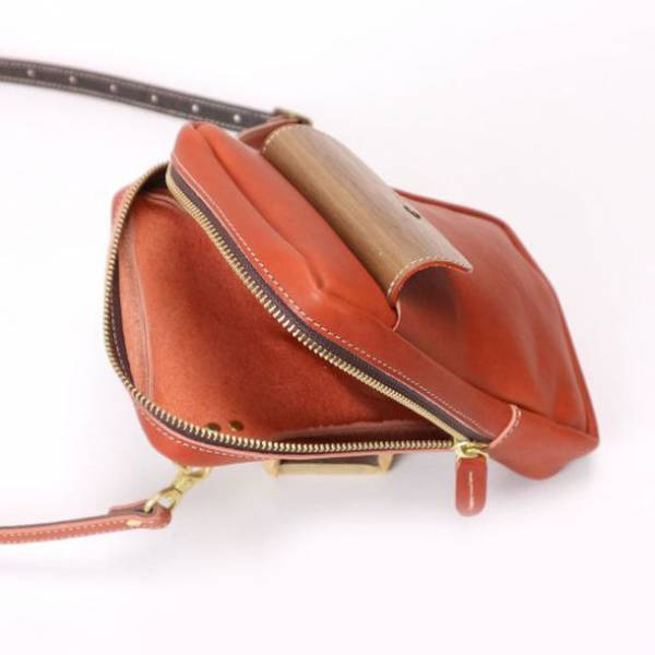 天然木×素染めレザーのショルダーバッグ「VTコンパクトショルダー」販売を開始しました