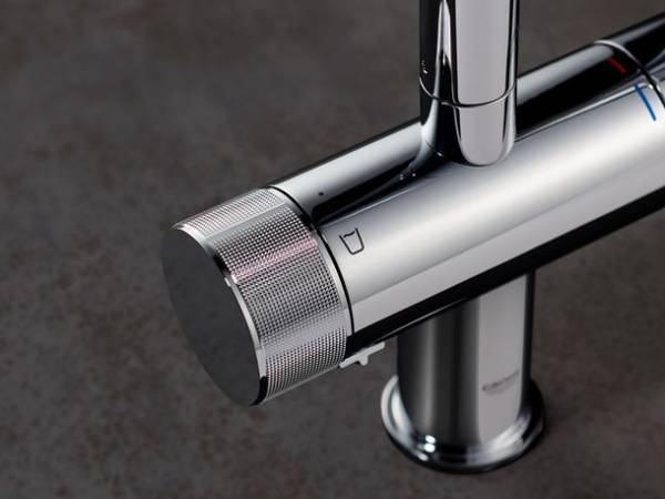 高級水栓メーカー“GROHE”のミンタシリーズから、デザインも機能も兼ね備えた浄水器一体型キッチン水栓が2022年6月リリース