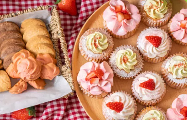 いちご専門店の道の駅「いちごBonBonBERRY 伊豆の国factory」にて春爛漫のピクニック気分を楽しめるキュートないちご尽くしのスイーツビュッフェ『いちごの国のピクニックパーティー』を4月1日(金)より期間限定で開催！