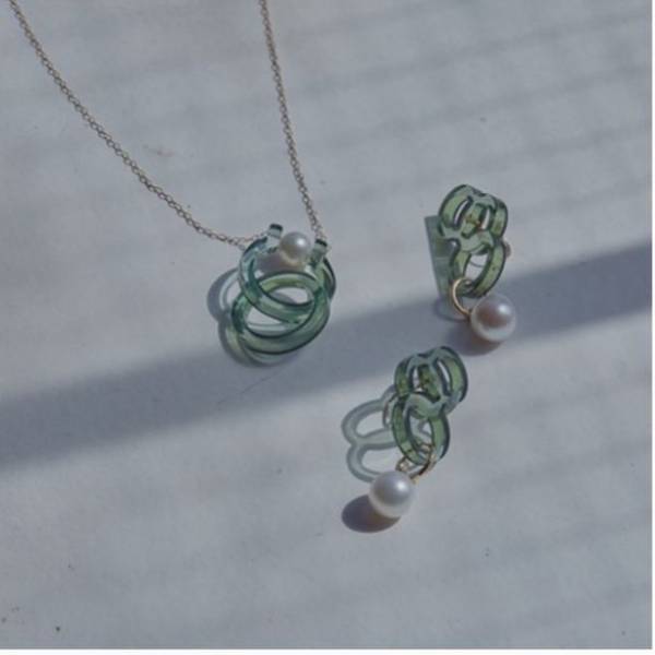 あこや真珠×国産高級アクリル「re +A レプリュエ」　天然石鑑定士が生み出す上質アイテム「un genie」　2ブランドが松屋銀座に初出店