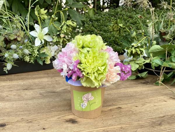 ～プラスチックの使用を大幅に削減し、紙製ラッピング、リサイクル素材やエコ素材の器を採用～多様性と地球環境に想いを寄せる日日比谷花壇の母の日「エシカルフラワーギフト」3月24日（木）から店頭予約受付開始