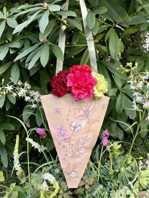 ～プラスチックの使用を大幅に削減し、紙製ラッピング、リサイクル素材やエコ素材の器を採用～多様性と地球環境に想いを寄せる日日比谷花壇の母の日「エシカルフラワーギフト」3月24日（木）から店頭予約受付開始