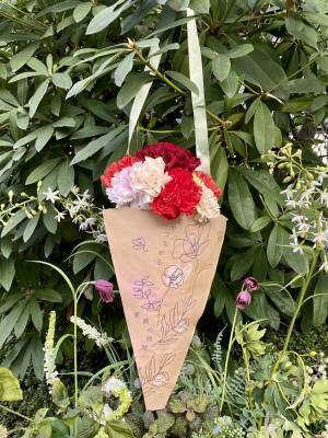 ～プラスチックの使用を大幅に削減し、紙製ラッピング、リサイクル素材やエコ素材の器を採用～多様性と地球環境に想いを寄せる日日比谷花壇の母の日「エシカルフラワーギフト」3月24日（木）から店頭予約受付開始