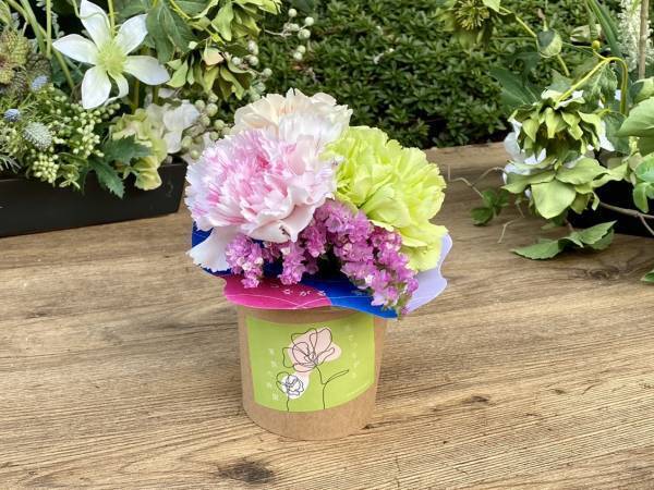 ～プラスチックの使用を大幅に削減し、紙製ラッピング、リサイクル素材やエコ素材の器を採用～多様性と地球環境に想いを寄せる日日比谷花壇の母の日「エシカルフラワーギフト」3月24日（木）から店頭予約受付開始