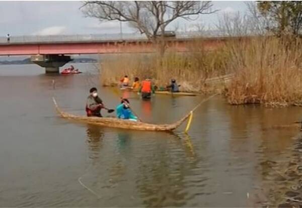 霞ヶ浦の自生植物「アシ」で作った舟でレース　第2回葦舟世界大会開催(茨城県行方市)　タイム最上位は地元カヌーチーム「チームたかっぽ」