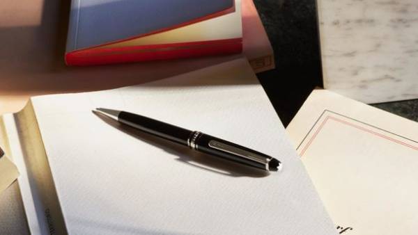 名入れ可能な筆記具・スモールレザーグッズをご購入のお客様に、名入れクーポンをプレゼント！