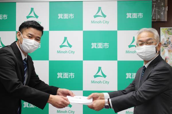 キューズモール4施設の地元小学校41校に、防犯ブザー4,228個を寄贈しました