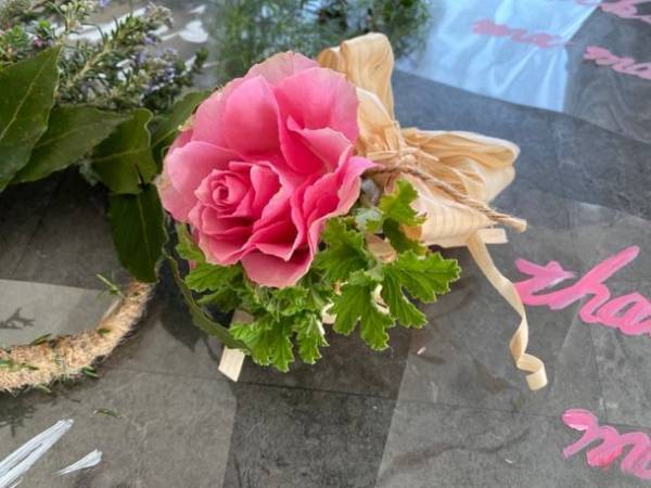 伊勢　老舗はちみつ屋から人と環境に優しい“Bioフラワー”がセットになった「母の日限定ギフト」を3月31日から数量限定販売