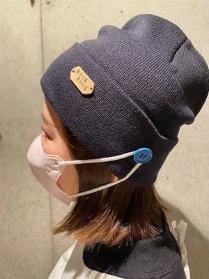 マスクの紐を耳にかけなくて済む「マスクボタン付き帽子」発売！