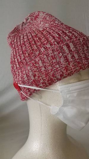 マスクの紐を耳にかけなくて済む「マスクボタン付き帽子」発売！