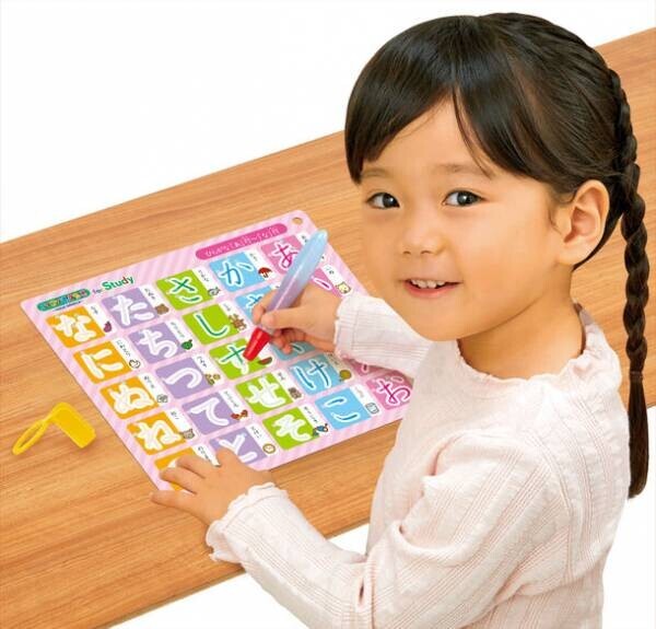 スイスイおえかきシリーズの「何回も書ける！れんしゅうボード」を主な玩具専門店、量販店で4月9日(土)に発売