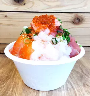 群馬の海鮮丼専門店『まぐろ丼屋とと丸』オープン1周年記念！新メニュー2種を4月2日より販売開始