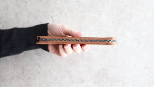 メンタリストDaiGoが自身のYouTubeチャンネルで「初めて感動した財布」として「il modo ZIP(イルモードジップ)」を紹介