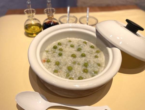 広尾のオーガニックお粥バル「FabuDine.」で4月5日から「ゴロゴロお豆 グリーンピースのお粥」を期間・数量限定販売！