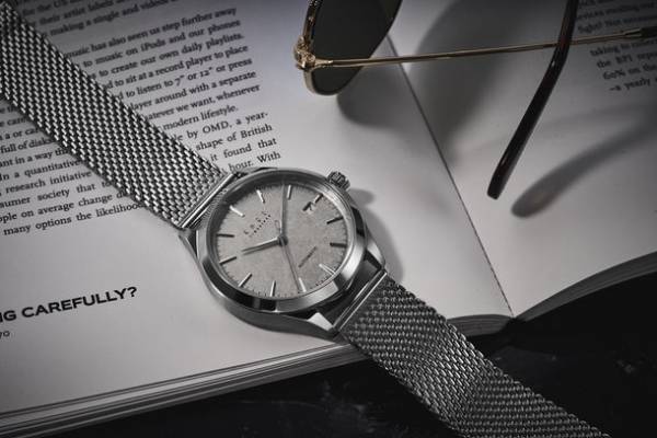 『Maker's Watch Knot』と『箔一』のコラボレーション　「プラチナ箔」を施した時計の限定モデルが3月25日より発売！