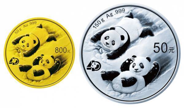 パンダ来日から半世紀、特別な「40周年ロゴマーク」が刻まれた金貨と銀貨　雪上で遊ぶ2頭の子供パンダがモチーフに　「パンダ金貨 40周年記念コイン」4月11日(月)より、全国の主要金融機関ほかで予約販売開始