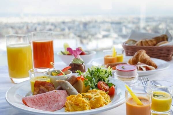 ホテル京阪 ユニバーサル・タワー地上120メートルからの景色を見ながらプレミアムな朝食を味わえる特別プランを販売