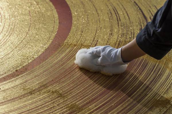 1200年の伝統ある高野山の宿坊「恵光院」に金沢箔のアートによる新しい瞑想空間が誕生